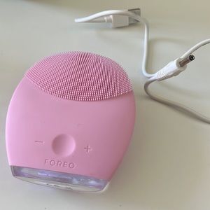 FOREO LUNA 2 Professional Anti Aging Massager & Face Exfoliator Brush